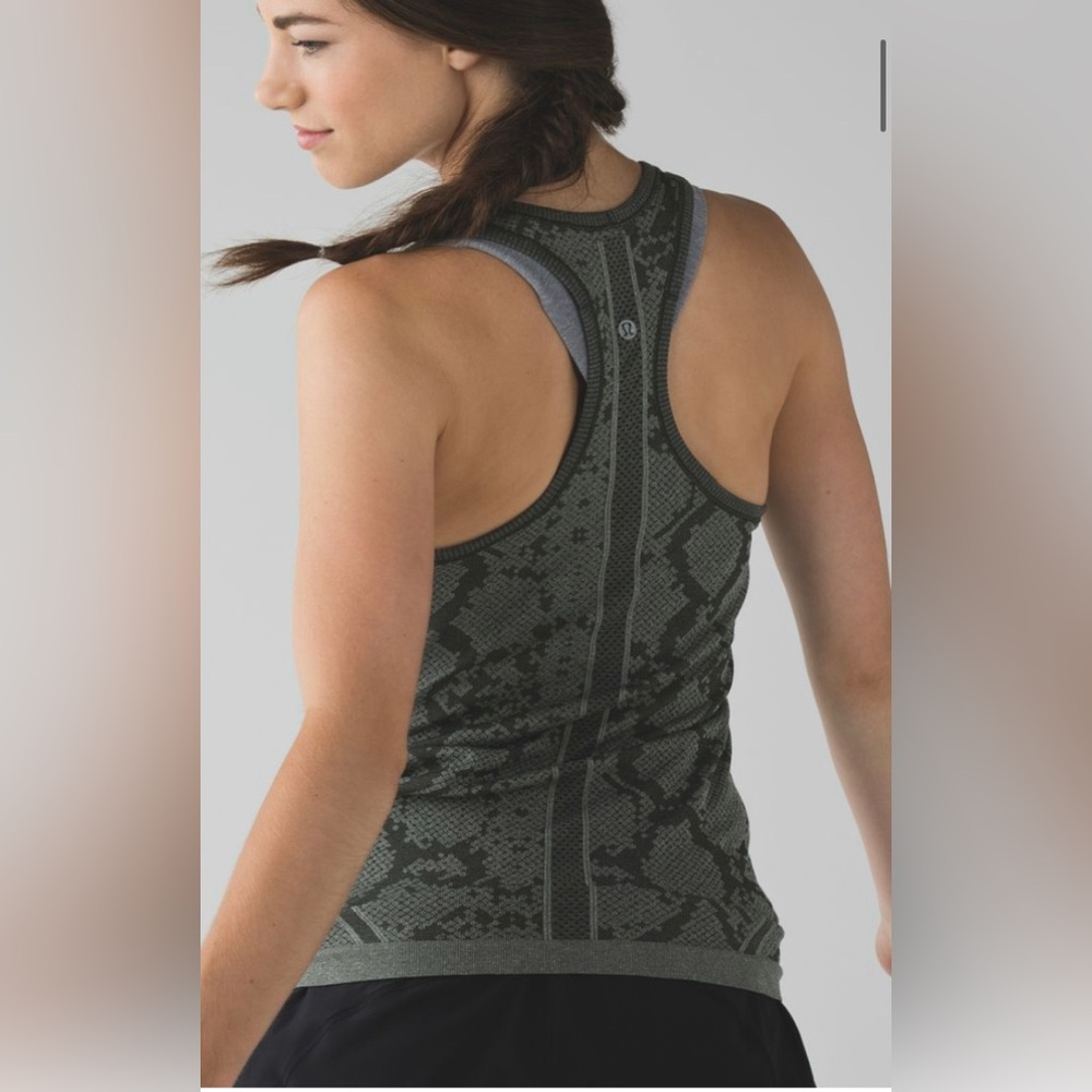 Lululemon Swiftly Tech Racerback
Heathered Gator Green size 6, Silverescent